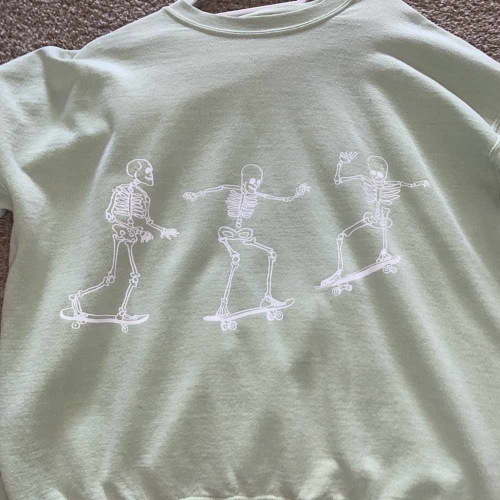 URBAN OUTFITTERS CREW NECK